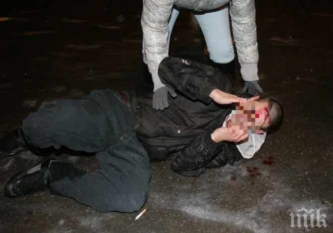 EКШЪН! Побеснял ром нападна журналисти с прът, потроши колата им! След това прокуратурата го пусна за 300 лева!