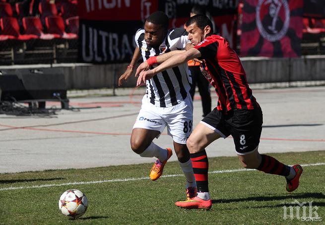 Йоан Ласиман поднови договора си с Локо (Пд)