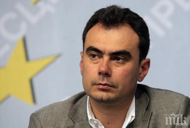 Бойчев: Петкова да извади на светло собствениците на ВЕИ