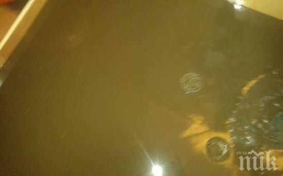 Помия заля къщи в несебърското село Тънково, погуби мебели за хиляди левове (снимки)