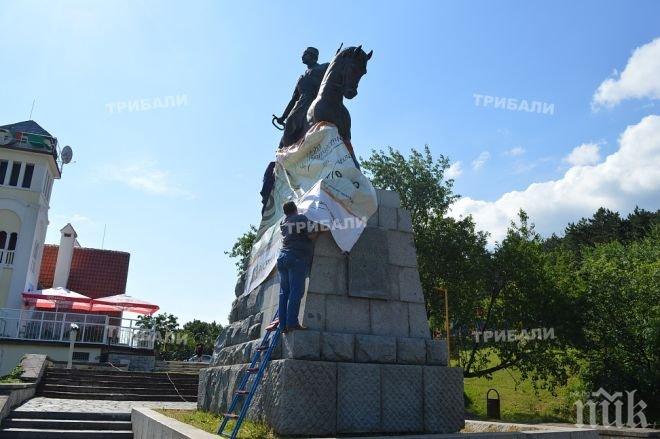 Скандал! Оскверниха паметника на Вестителя във Враца