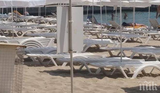 Продължава борбата с незаконните чадъри на плаж в Несебър