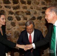  Анджелина Джоли  въвежда Шайло в хуманитарната мисия