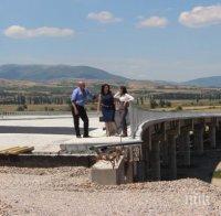 Павлова инспектира напредъка в строителните дейности по ЛОТ 2 на АМ „Струма“