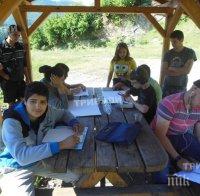 Ученици рисуваха в резерват “Врачански карст”