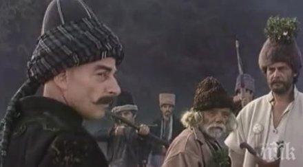 интриганти плюят време разделно