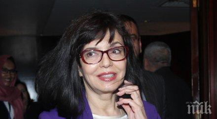 кунева управлява без огледалото обратно виждане