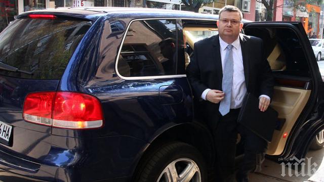 ИЗВЪНРЕДНО в ПИК! Цацаров изненадващо отива в парламента! Вижте защо!