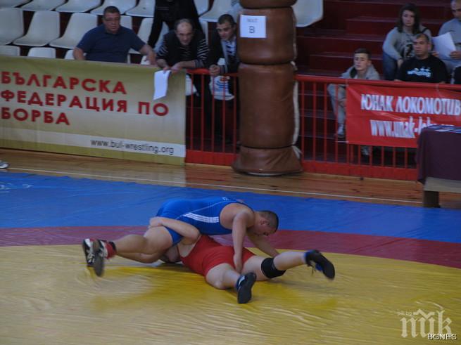 Бургас и Асеновград посрещат шампионата по борба за кадети