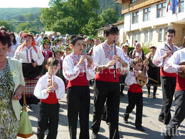 1000 изпълнители от цяла България се събират на фестивала Слънце иде