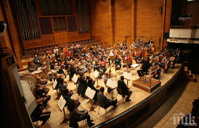 Втори диригент напусна Софийската филхармония