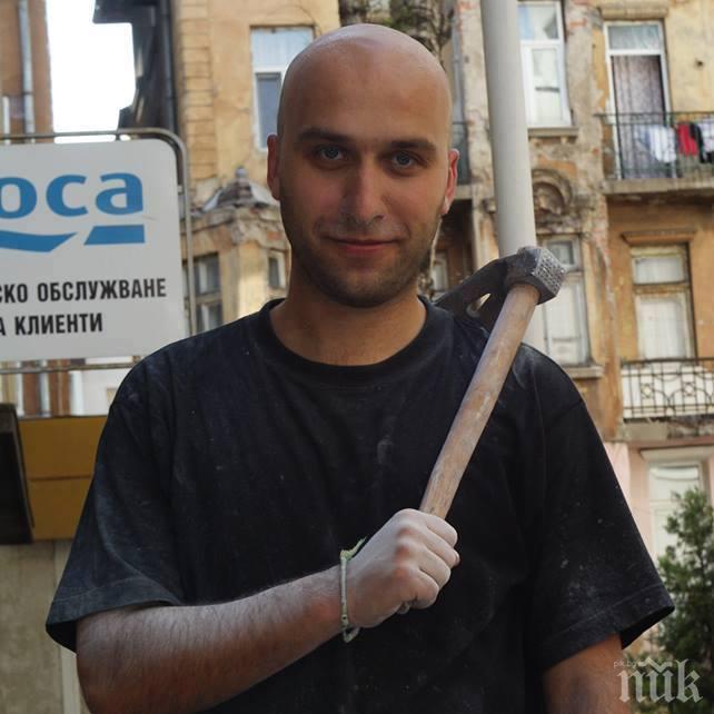 Скандал! Слуга на търговец на презервативи в групата за метеж срещу Цацаров! Протестърът-министър гузно се хили, Кака Цона дебне в засада!