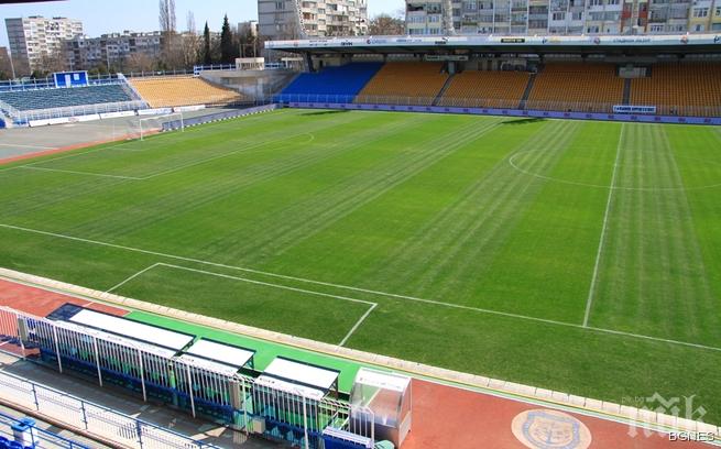 Нефтохимик потегли за Трявна с двама нови