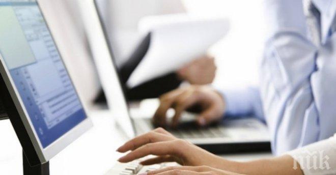 Българите масово работят на две места