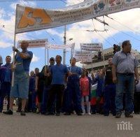 Хиляди на протест срещу поскъпването на промишлената енергия