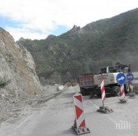 Изместват с 10 м трасето на Е-79 при свлачището в Кресненското дефиле