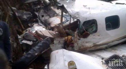 майка бебе оцеляха дни джунглата колумбия самолетна катастрофа видео