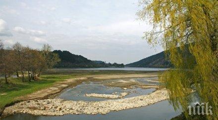 големият водоем сащ достигнал ниското ниво вода историята