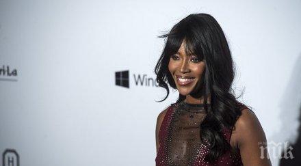 неоми кембъл платила уикипедия добър имидж