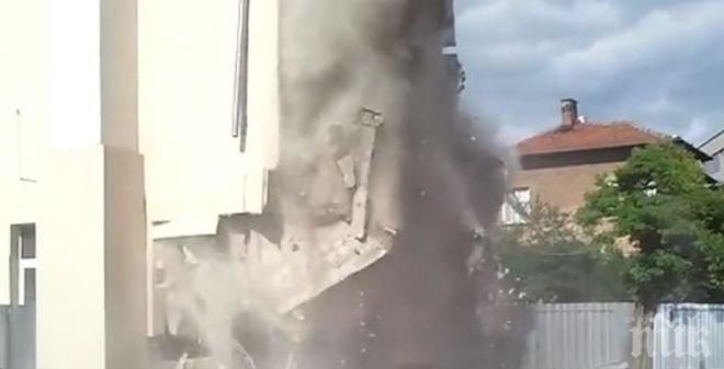 Вижте момента, в който рухва гимназията в Казанлък (зрелищно видео)