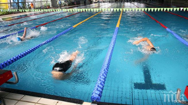 Бояна Томова ще плува на полуфинал в Баку