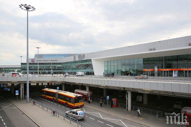 Аварийно кацане във Варшава след сигнал за бомба на борда