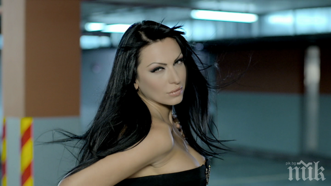 Честито! Траяна чака дете от млад бизнесмен
