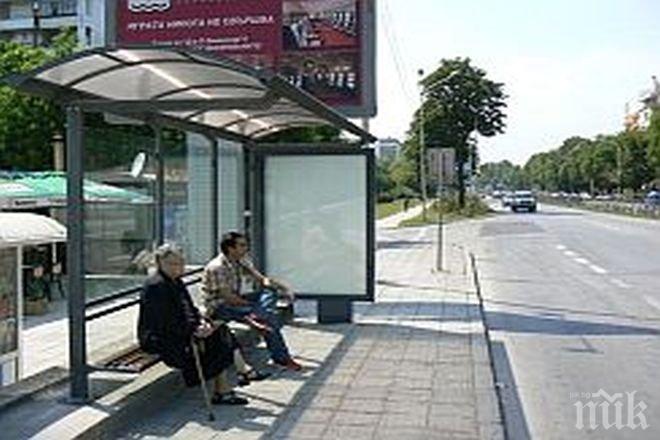 Обновяват спирките на градския транспорт в Плевен 