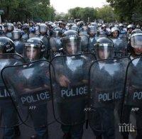 Полицията в Ереван конфискува палатка на протестиращите
