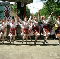 В Берковица борят стреса с български народни танци