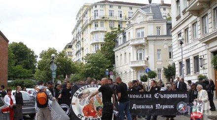 ексклузивно пик протестиращите гей парада изригнаха запазим децата разврата обновена снимки