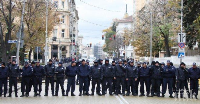 Само в ПИК! 1000 полицаи охраняват гей парада и протестите срещу него. Ще има ли ексцесии по време на събитието, което взриви цяла България?