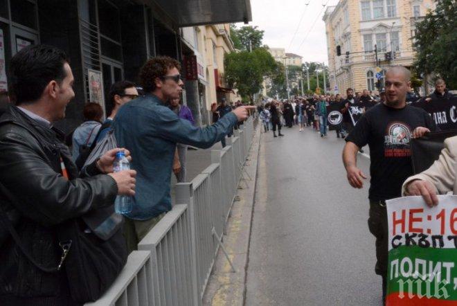 Полицаи спасиха актьора Явор Бахаров от гнева на анти-гей парада