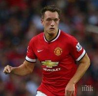 Фил Джоунс преподписа с Манчестър Юнайтед