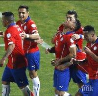 Чили с човек повече се справи с Перу и чака съперника си на финала