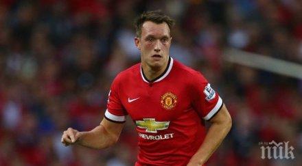 фил джоунс преподписа манчестър юнайтед