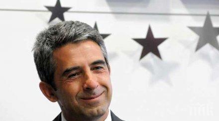 пикантно без коментар пик вижте снимка приятелят плевнелиев целува уникален кадър