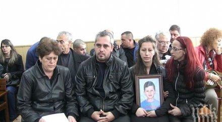 убиецът малкия петьо мълчи гузно съда адвокатите джигита взривиха процеса безумно искане родителите шок трагедията видео