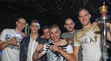 волейболните герои отпразнуваха среброто баку мощен купон култовия клуб уникални снимки