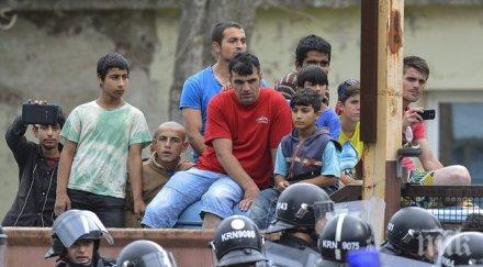 сълзотворен газ потушаване размирици унгарски бежански лагер