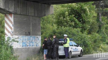 защитникът ембака дава алиби медиите