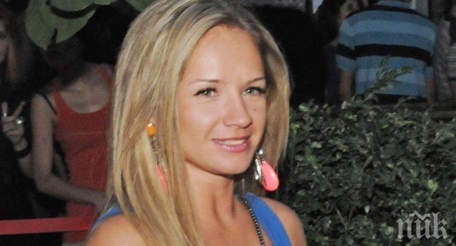 Лора Караджова показа порасналата си дъщеричка (снимка)