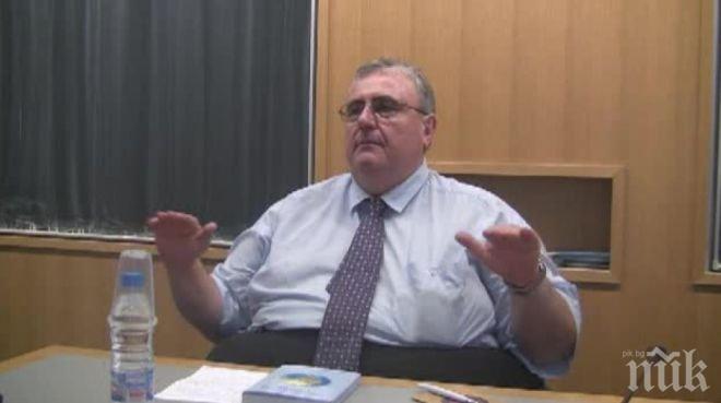 Огнян Минчев: Единственият шанс е обикновените гърци да покажат здрав разум на 5 юли