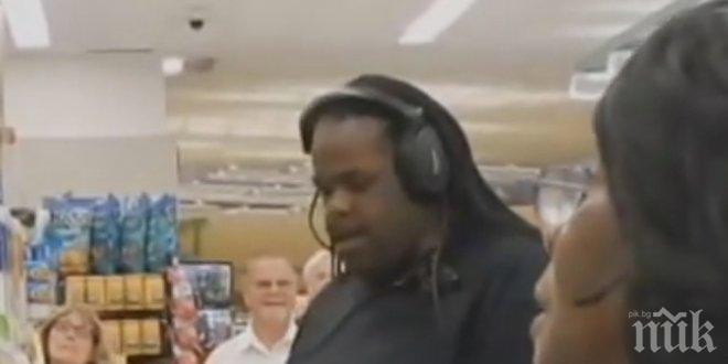 Този човек застана по средата на голям супермаркет, това което направи впечатли всички