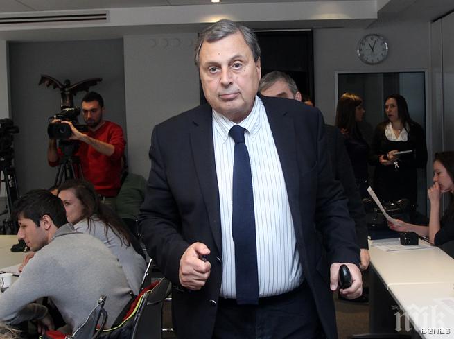 Данев: Младите предпочитат да бъдат чиновници заради по-високите заплати