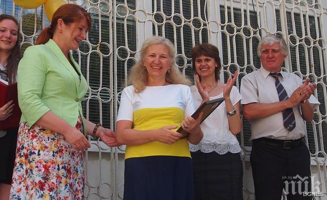 ПИК TV: Нели Филева с приза Любим учител във Варна