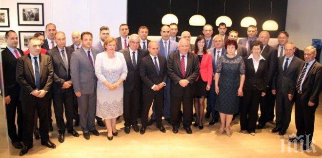 Лидерът на ЕНП Жозеф Дол: Кметовете от ГЕРБ трябва да управляват, защото променят България