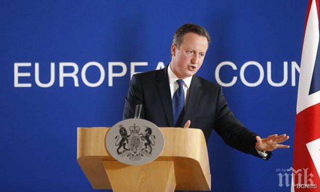 Камерън: Излизането на Гърция от еврозоната зависи от референдума