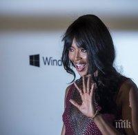 Наоми Кембъл продължава да дефилира по подиумите