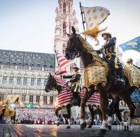 Рицари шашкат туристи из брюкселски площад